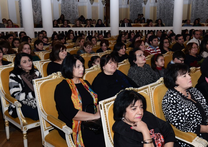 Состоялась презентация осеннего выпуска журнала "Азербайджан гадыны" - ФОТО