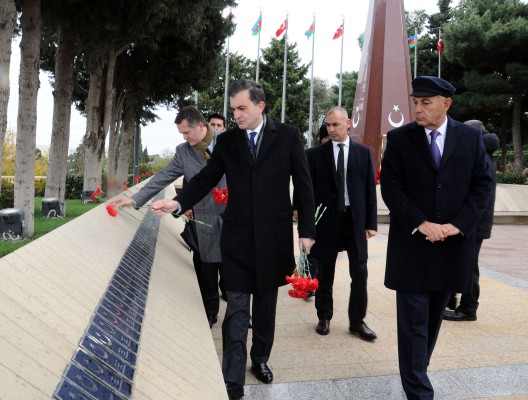 Министр культуры и туризма Турции посетил могилу Общенационального лидера Гейдара Алиева и Шехидляр хиябаны - ФОТО