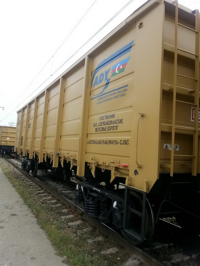 Азербайджан получил современные грузовые вагоны из РФ - ФОТО