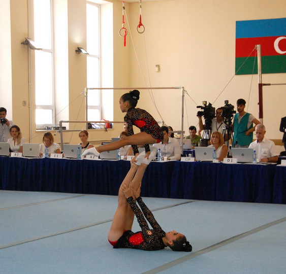 Стартовал чемпионат Баку по акробатической гимнастике - ФОТО