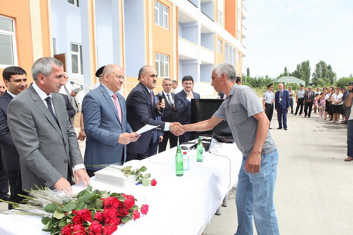 Инвалиды Карабахской войны и семьи шехидов получили квартиры - ФОТО