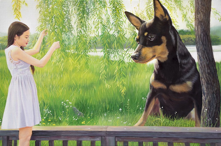 Реалистичные рисунки гигантского пса и симпатичной кореяночки - ФОТОСЕССИЯ