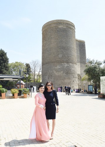 Первые леди Азербайджана и Вьетнама побывали в Ичеришехер и Музее ковра - ОБНОВЛЕНО - ФОТО