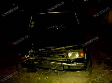 В Гяндже ВАЗ-2107 врезался в столб: водитель ранен - ФОТО