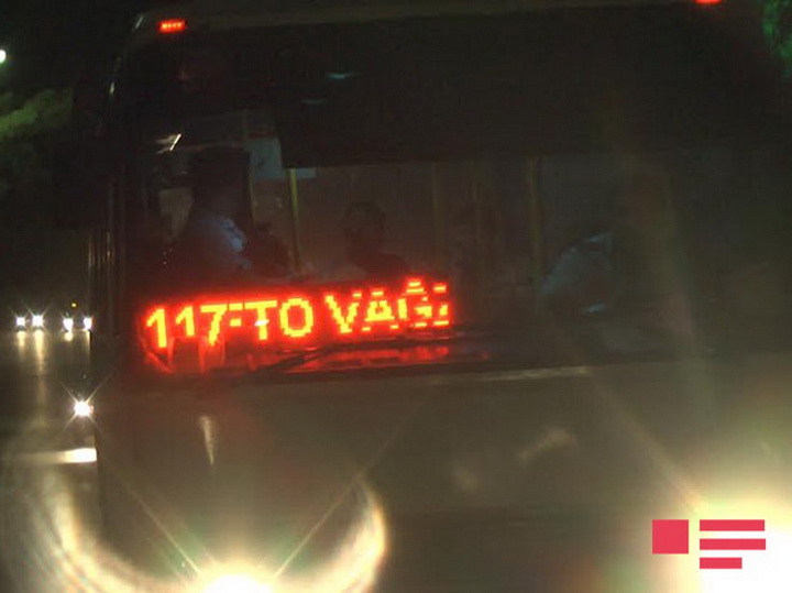 Водитель автобуса совершил ДТП в Баку и убежал, истекая кровью - ФОТО
