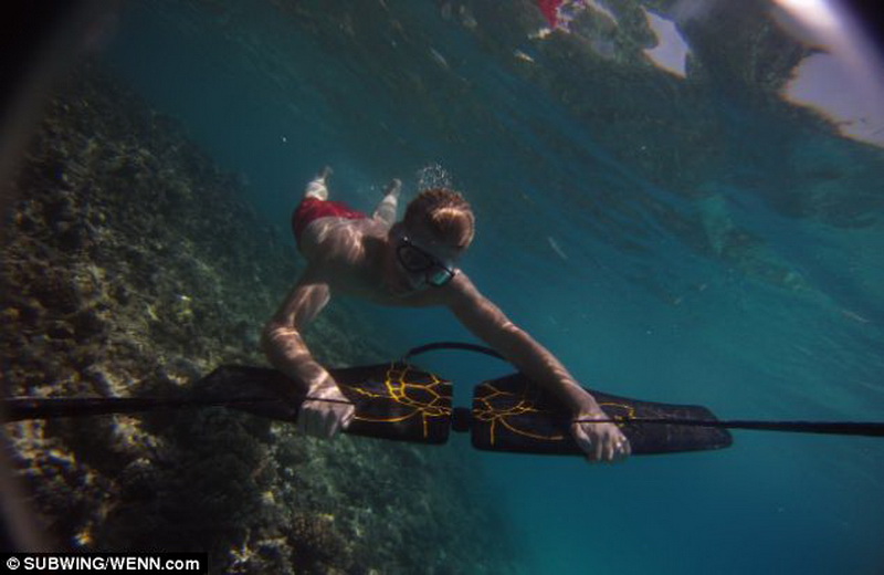 Любитель создал необычный прибор для плавания – ФОТО