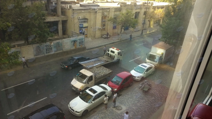 Невероятно - грубейшее нарушение на глазах полиции в Баку – ФОТО