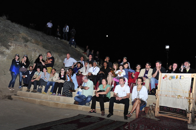 Участники Всемирного форума по межкультурному диалогу посетили заповедник "Янардаг" - ФОТО
