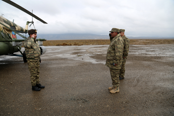 Министр обороны поднял по тревоге артиллерию и разведку - ФОТО