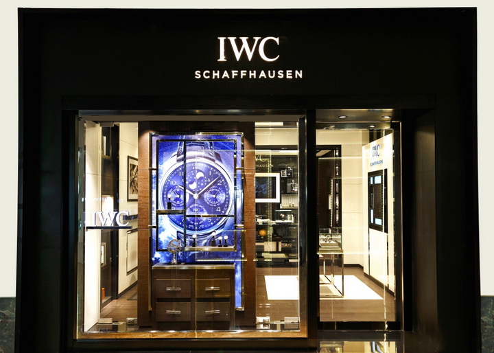 Швейцарская часовая мануфактура IWC Schaffhausen распахнула двери своего первого бутика в Баку - ФОТО