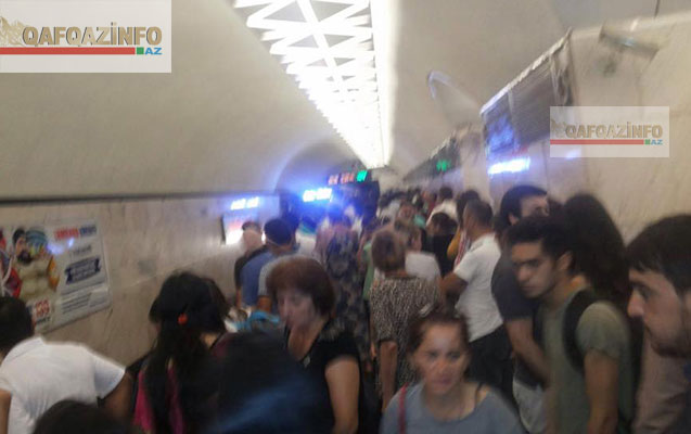 Трагедия в бакинском метро: человек упал на рельсы - ОБНОВЛЕНО - ФОТО