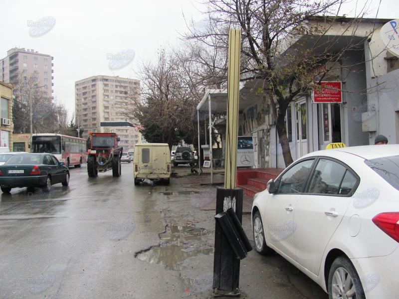 Светофор-калека на бакинской улице - ФОТО
