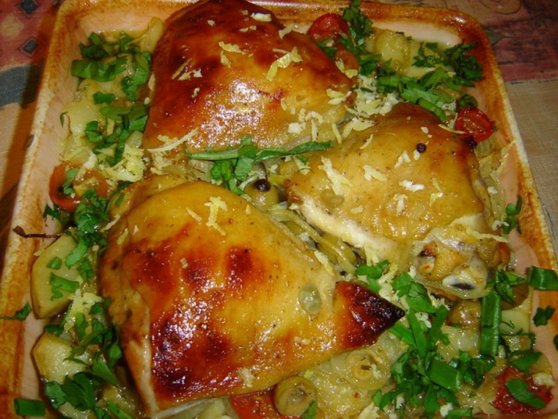 Курица с оливками и томатами по-испански - ФОТО