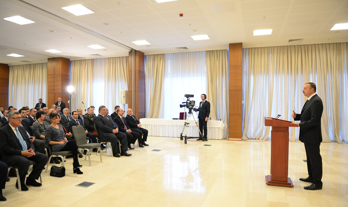 Президент Ильхам Алиев и его супруга Мехрибан Алиева в Гусаре приняли участие в открытии отелей "Шахдаг", "Pik Palace" и церемонии, посвященной спортивным результатам 2013 года - ФОТО