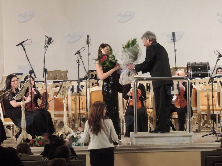 Филармония красиво поздравила женщин с 8 марта - РЕПОРТАЖ - ФОТО