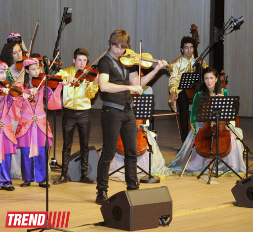 Александр Рыбак дал сказочный концерт в Центре Гейдара Алиева - ФОТО