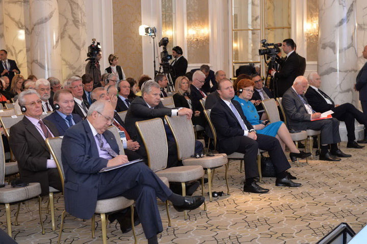 О чем говорили экс-президенты на III Глобальном форуме в Баку - ФОТО