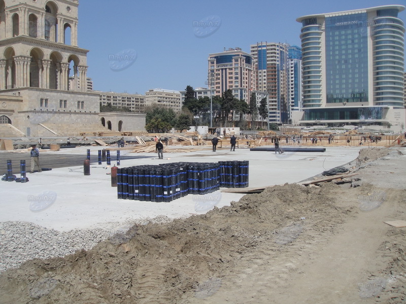 Когда завершится строительство паркинга на площади "Азадлыг"? - ФОТО - ОПРОС