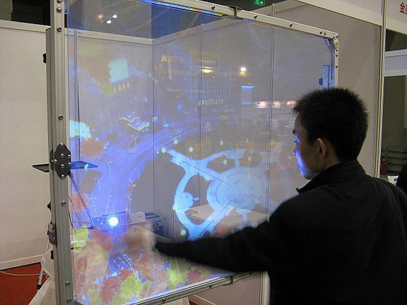Экран которой можно и получить. Голографический экран. Прозрачный голографический экран. Прозрачный интерактивный экран. Интерактивный голографический дисплей.
