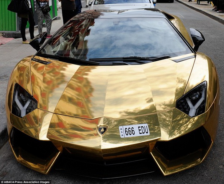 Шикарный Lamborghini за $6 млн шокировал парижан - ФОТО