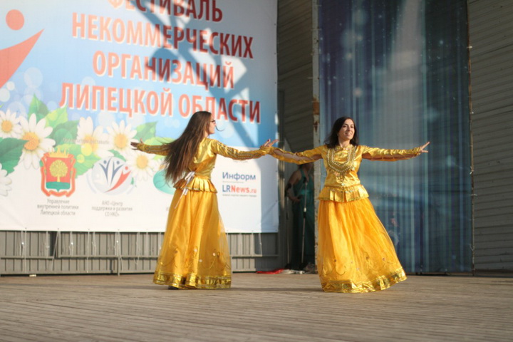 Участники АМОР покорили Липецк азербайджанским танцем - ФОТО