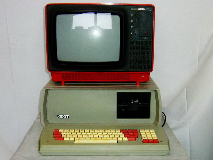 Как выглядели ноутбук, микроволновка и планшет в СССР - ФОТОСЕССИЯ