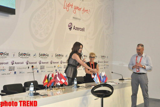 Представительница Азербайджана на "Евровидении 2012" раскрыла свой главный секрет - ФОТО