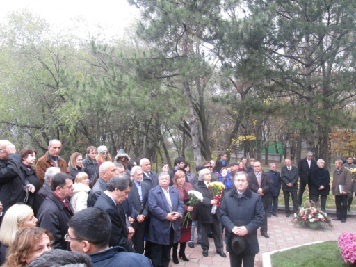 В Кишиневе открылся обновленный парк имени Низами Гянджеви - ФОТО