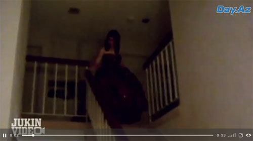 Девушка упала с лестницы перед выпускным - ВИДЕО