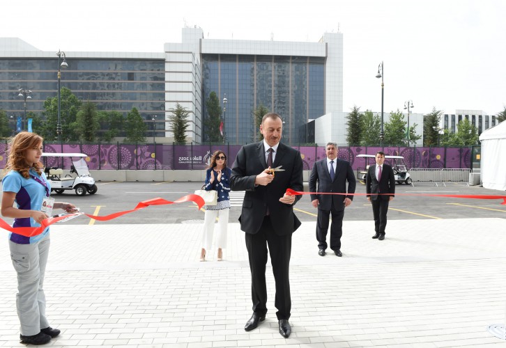 Президент Ильхам Алиев и его супруга Мехрибан Алиева приняли участие в открытии Деревни атлетов и Медиа-деревни - ОБНОВЛЕНО - ФОТО
