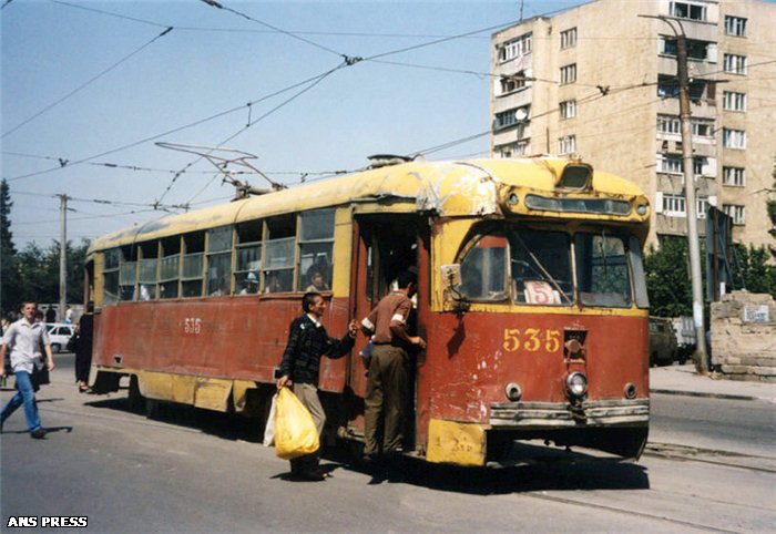 Tramvay dalınca qaçan Bakı - FOTO