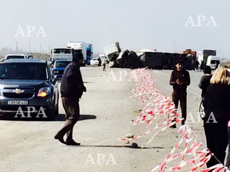 Bakı-Qazax yolunda yanacaq daşıyan yük maşını aşdı: ölən var - FOTO
