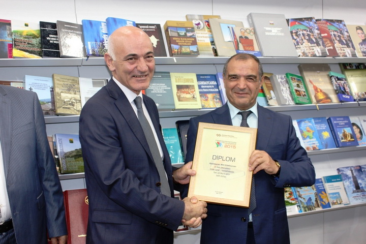 В Баку съехались представители 120 издательств - ФОТО