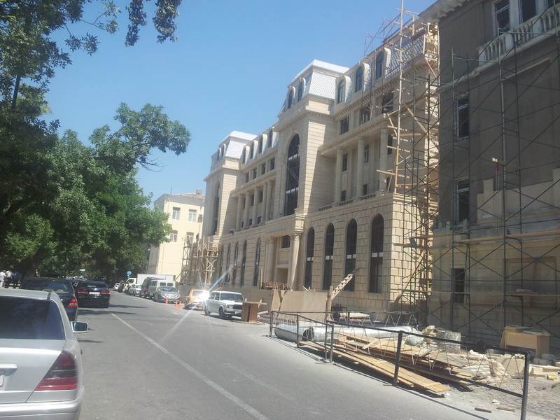 Здание в центре Баку станет более привлекательным – ФОТО