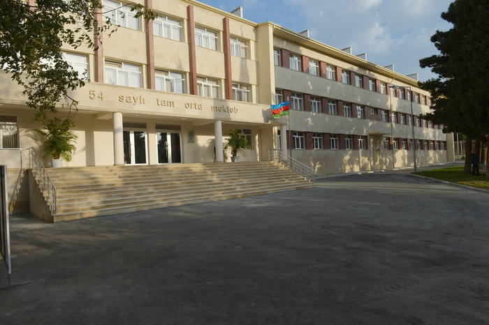 Президент Ильхам Алиев ознакомился со зданием бакинской школы №54 после капремонта и реконструкции - ОБНОВЛЕНО - ФОТО