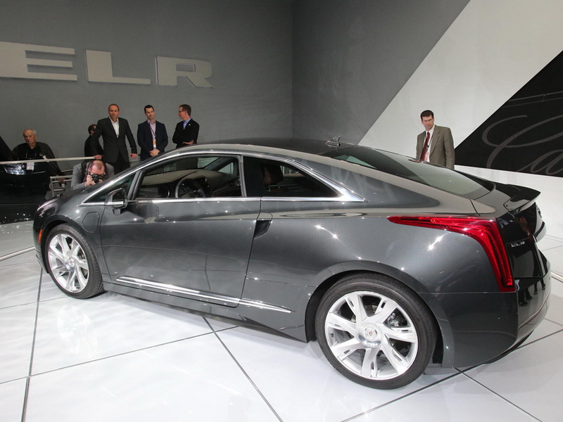 Дилеры Cadillac скинули $13,6 тысяч с цены гибрида ELR - ФОТО