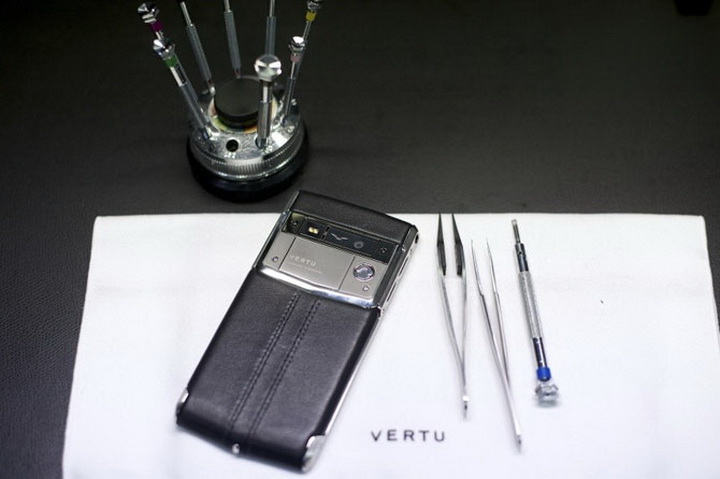 Как создают самые дорогие в мире смартфоны Vertu - ФОТО