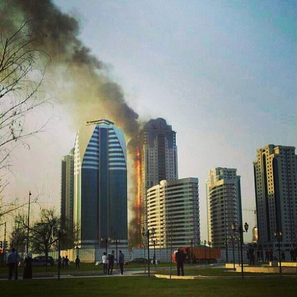 Пожар в небоскребе в Грозном локализован - ОБНОВЛЕНО - ФОТО