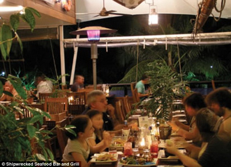 Брэд Питт и Анджелина Джоли уединились в ресторане Уитсанди – ФОТО