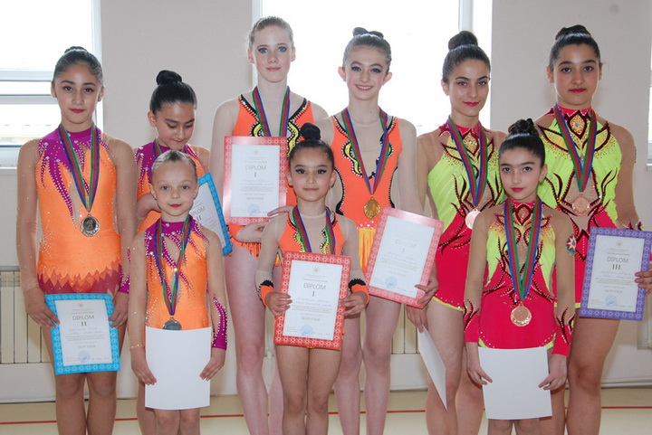 В Баку состоялись соревнования по акробатической гимнастике - ФОТО