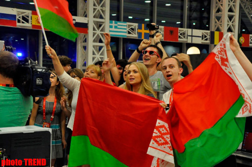 Самые активные болельщики "Евровидения 2012" в "Baku Crystal Hall" - ФОТОСЕССИЯ