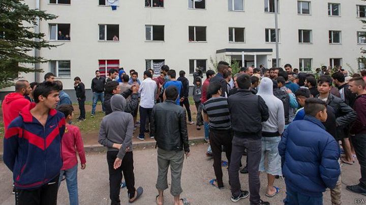 Беспорядки в Германии вспыхнули из-за афганца - ФОТО