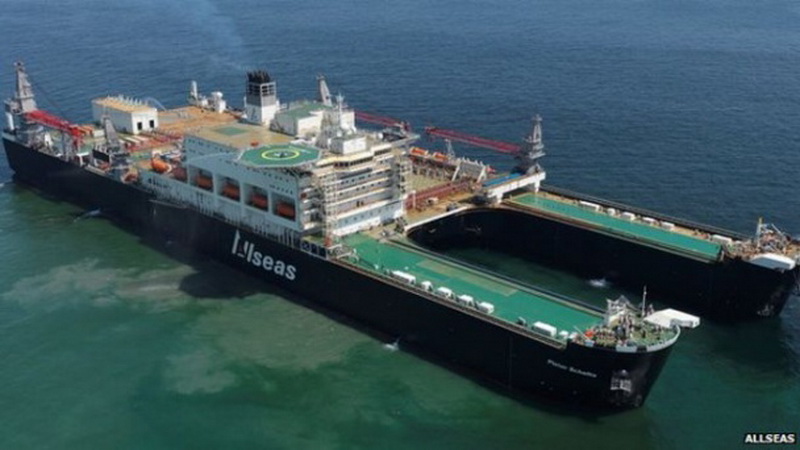 Крупнейший в мире грузовой корабль вышел в море - ФОТО