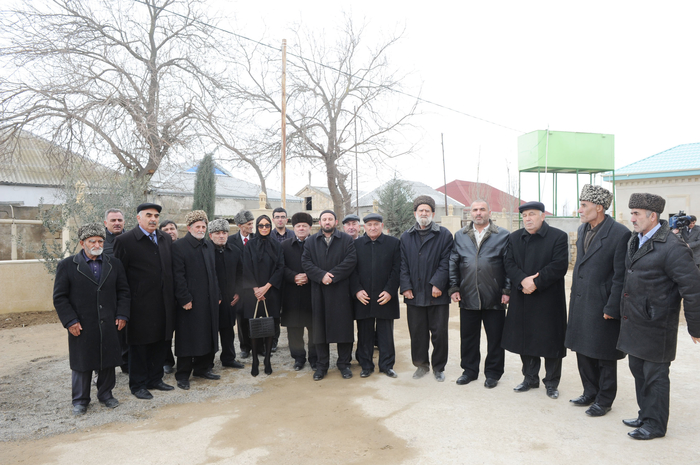Первая леди Мехрибан Алиева побывала на ряде объектов в Хазарском районе, где предстоят ремонт и капитальная реконструкция - ФОТО