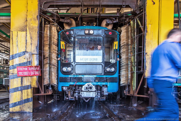 Вот как моют вагоны метро - ФОТОСЕССИЯ