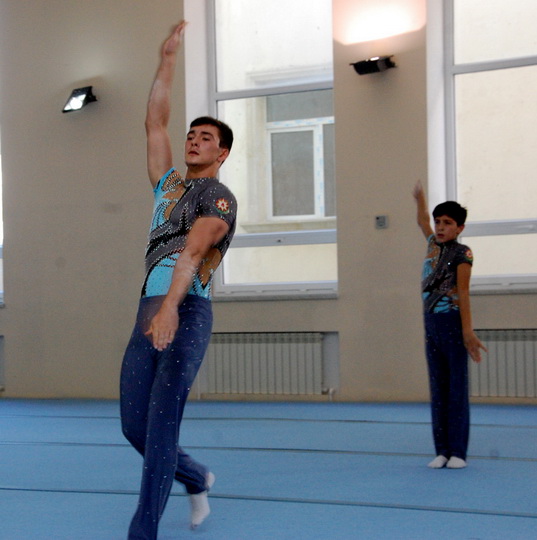 Стартовал чемпионат Баку по акробатической гимнастике - ФОТО