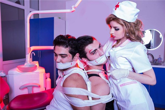 Азербайджанская модель в роли соблазнительной медсестры - ФОТО
