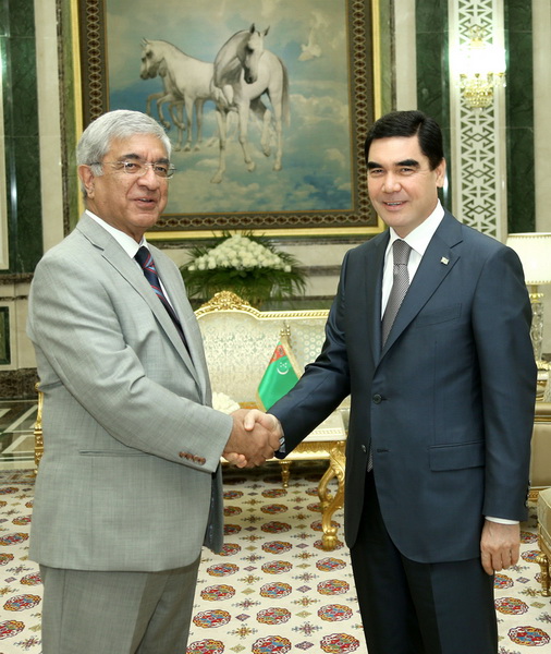 Хафиз Пашаев: "Граждане Туркменистана будут иметь хорошие возможности для получения образования международного уровня" - ОБНОВЛЕНО - ФОТО