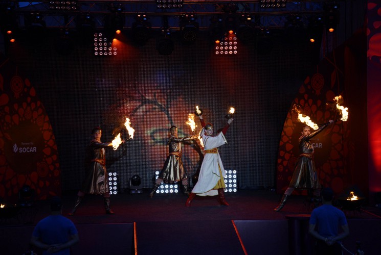 Грандиозный фестиваль огня - в древнем Шеки - ФОТО