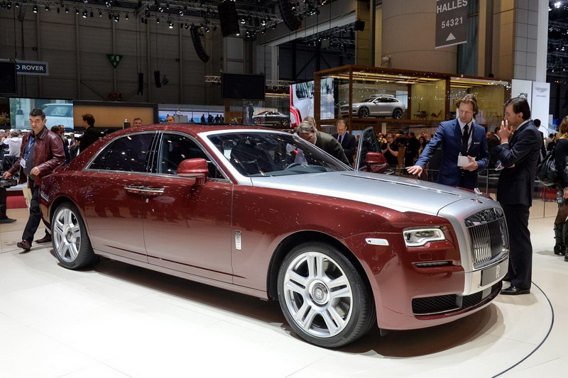 Коробка передач нового Rolls-Royce будет сверяться с картой местности - ФОТО